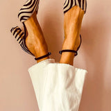 Zebrina - Közepes sarkú szandál zebra mintával